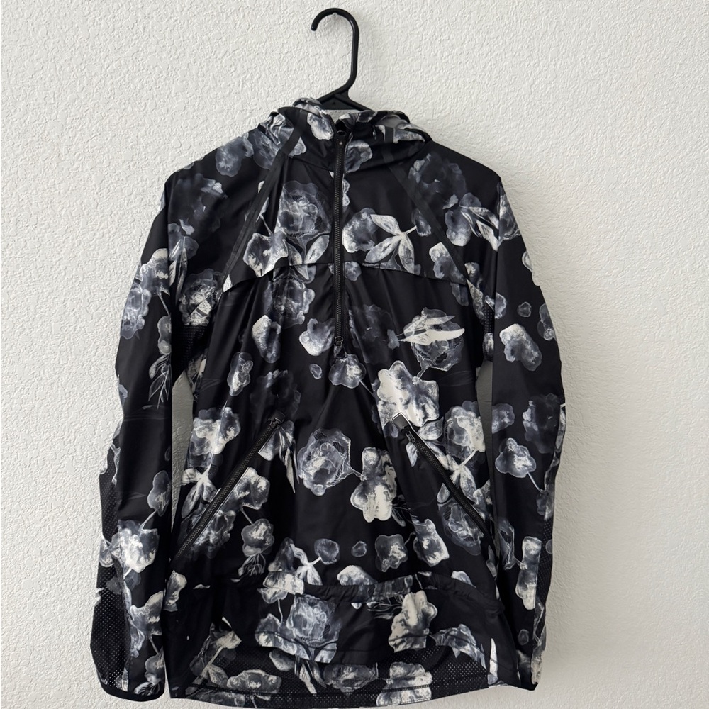 Lululemon quarter-zip rain repellent hoodie, size 10